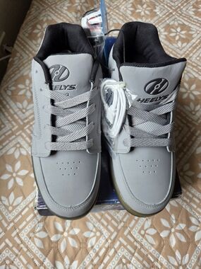 Heelys Gray Low-Top Skate Shoes with Removable Wheels